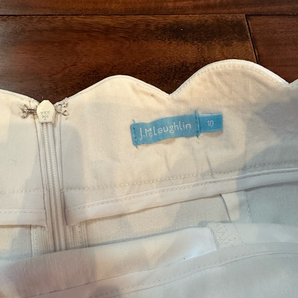 J McLaughlin Scalloped Waist and Hem A Line White Skirt Size 10 with pockets! - Picture 3 of 4